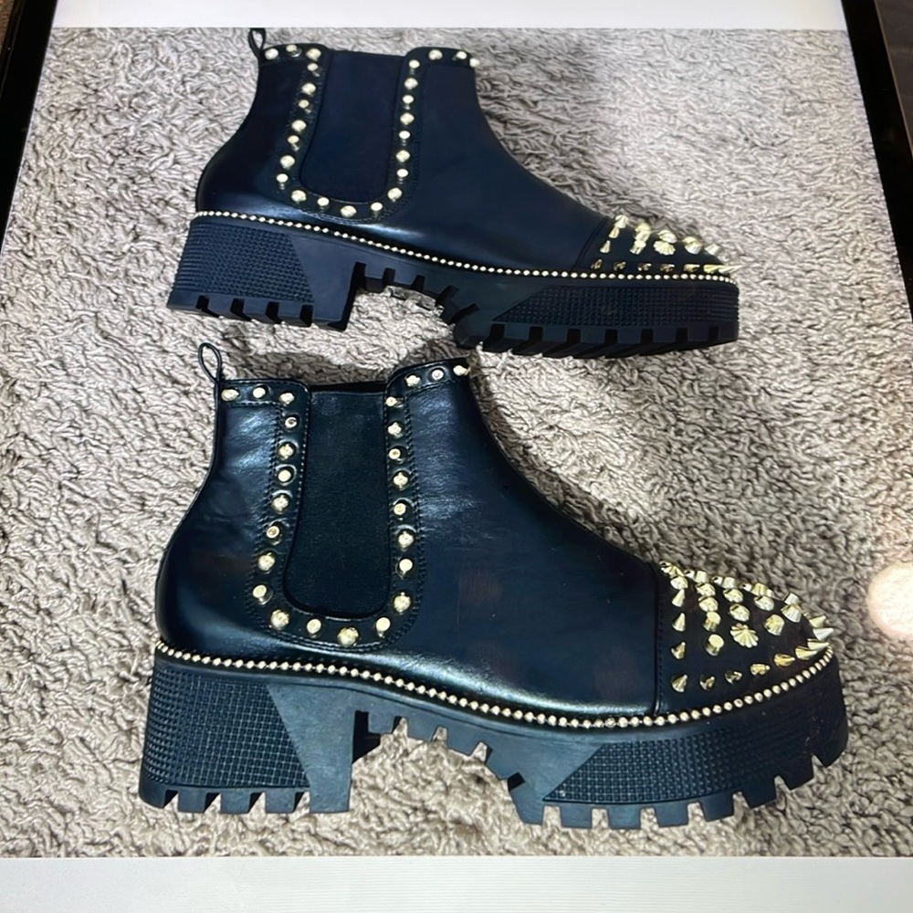 Never used new with tags combat boots with spikes. Size 6.5 , run big